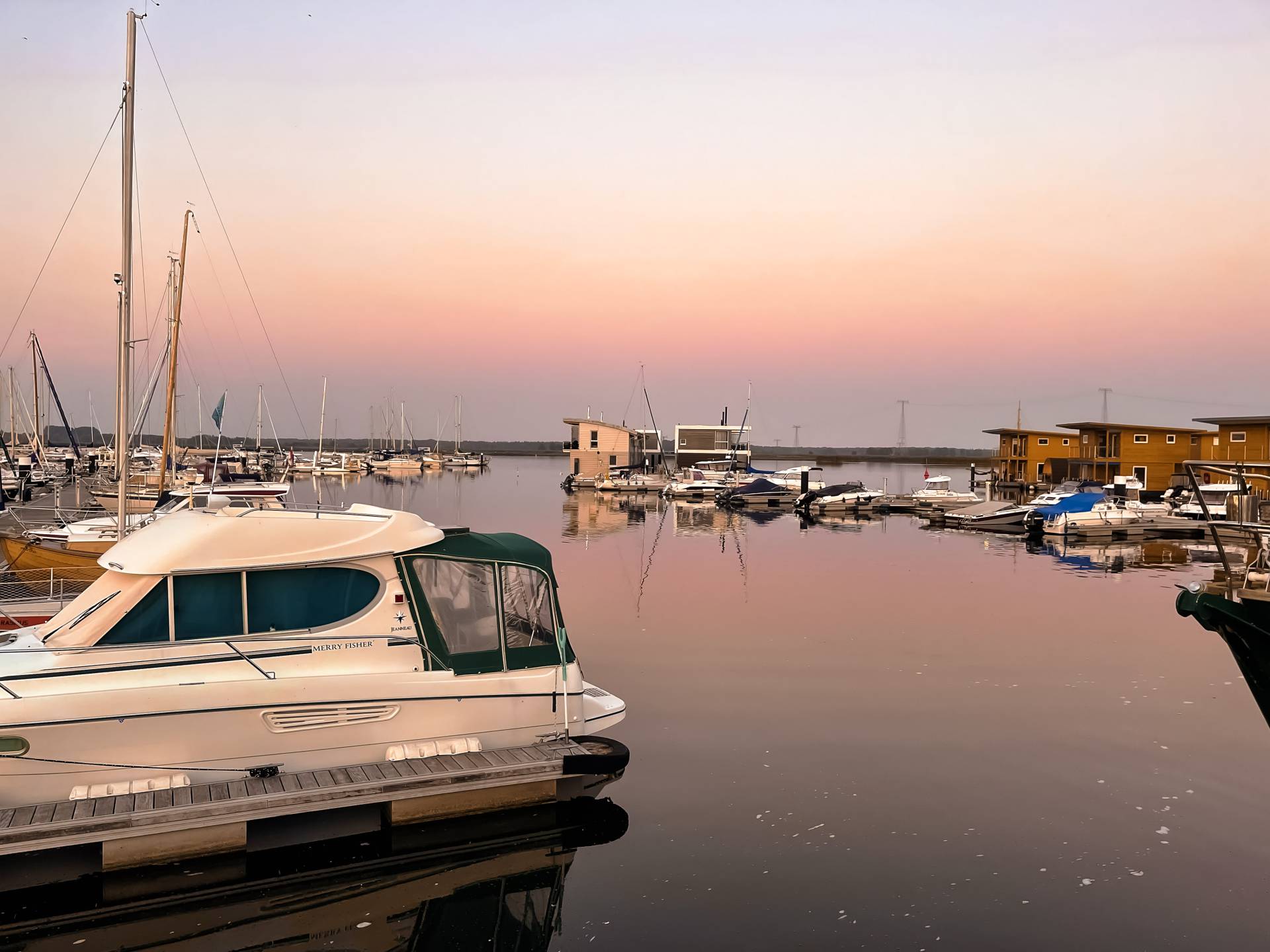 Yachthafen und Floating Houses im Baltic Sea Resort in Kröslin