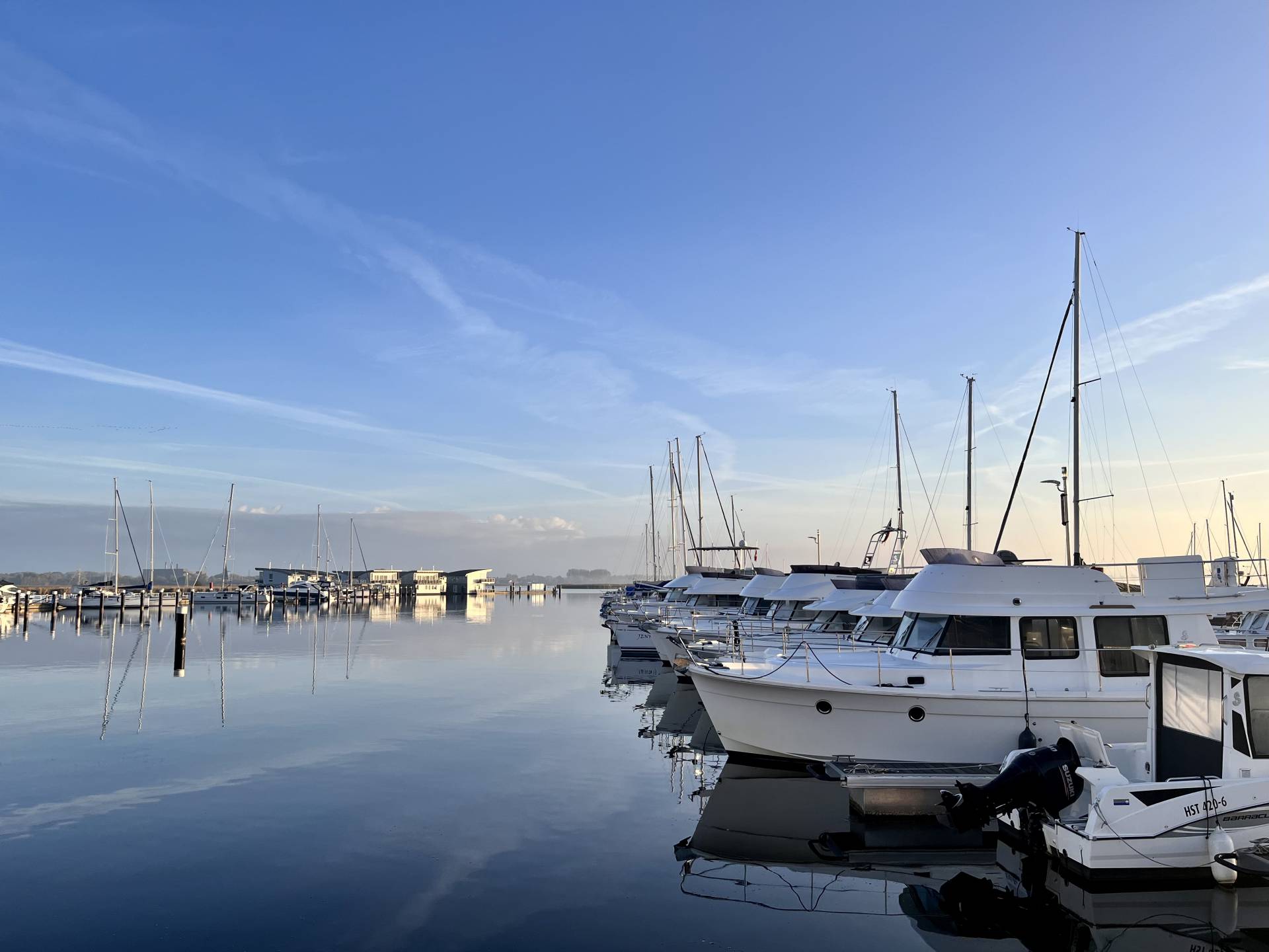 Boote im Yachthafen von Marina Kröslin im Baltic Sea Resort
