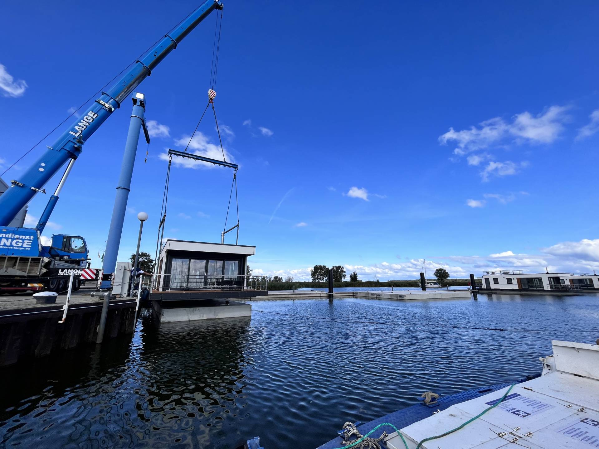 Krantermin für neues Hausboot