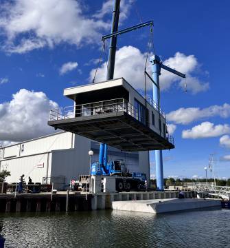 Krantermin für neues Hausboot