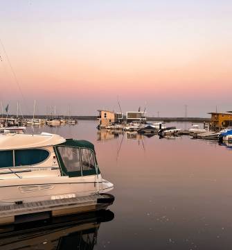 Yachthafen und Floating Houses im Baltic Sea Resort in Kröslin