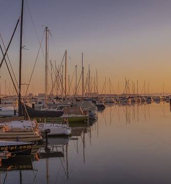 Yachthafen Marina Kröslin bei Dämmerung