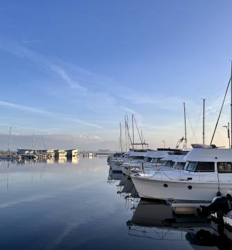 Boote im Yachthafen von Marina Kröslin im Baltic Sea Resort