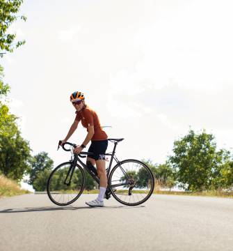 Frau auf Rennrad