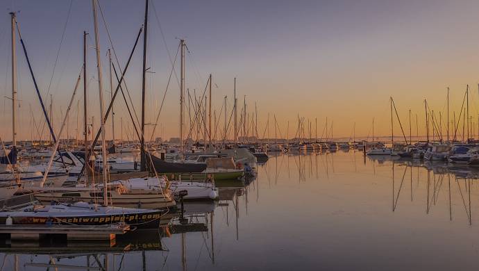 Yachthafen Marina Kröslin bei Dämmerung