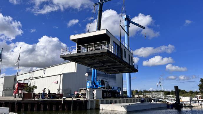 Krantermin für neues Hausboot