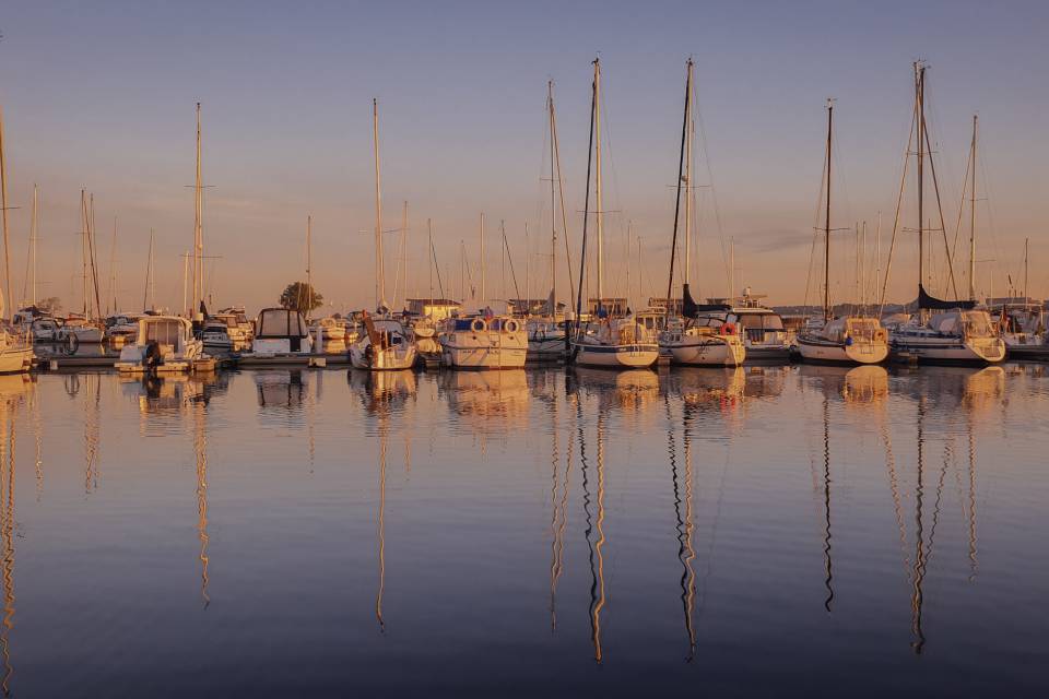 Yachthafen Marina Kröslin bei Dämmerung